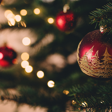 Holiday Gifting: Why Custom Gifts Make the Season Bright
