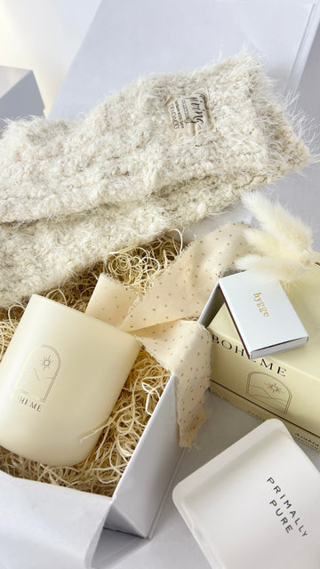 Elegant & Timeless: Monochromatic Color Schemes for Wedding Gifting